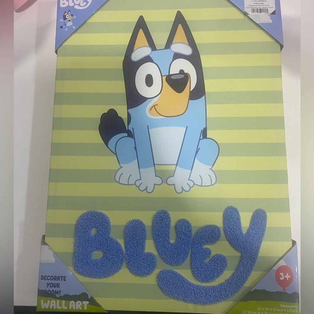 Bluey Wall Art Picture 3D Bluey & Bingo Hugging Hearts Background